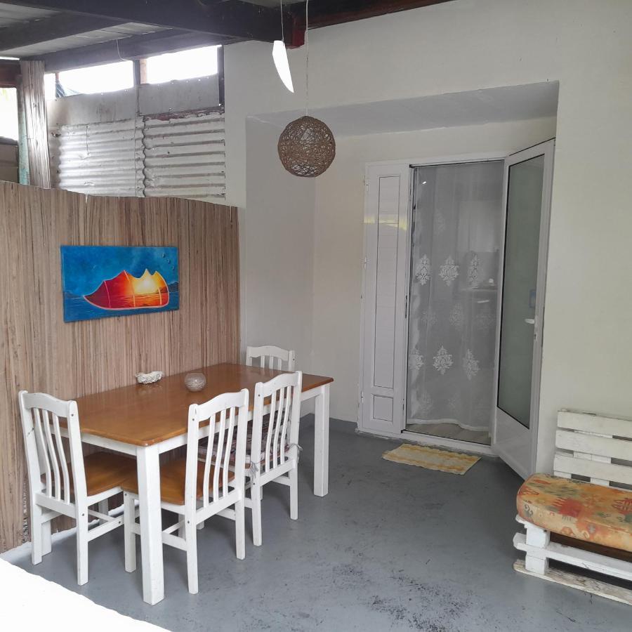 Holiday Surf Lodge Tamarin Exterior foto